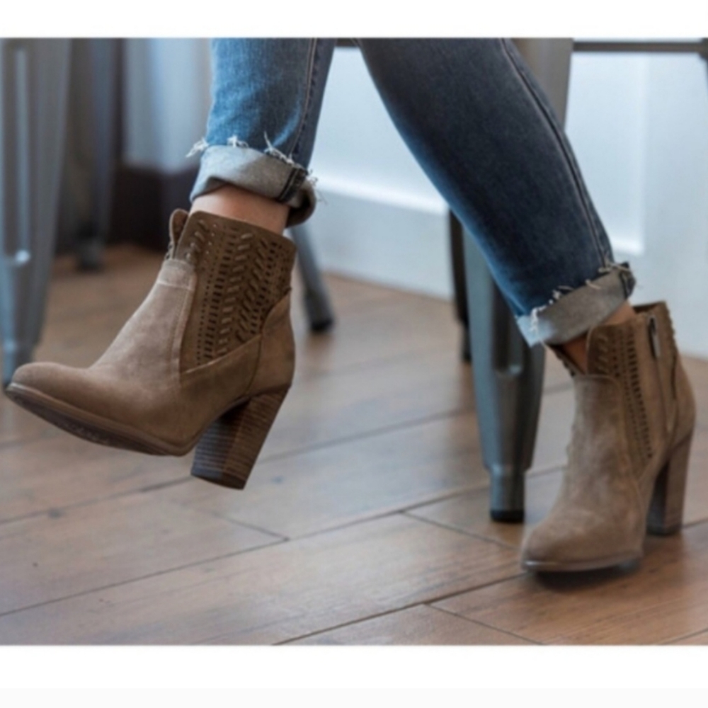 Vince Camuto Women US 8.5 M Fenyia Suede Ankle Booties Cut Out Woven Block heels